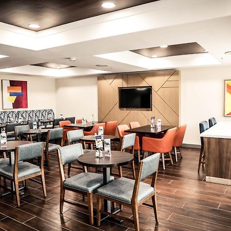 Holiday Inn Express & Suites Douglas By Ihg Exterior photo