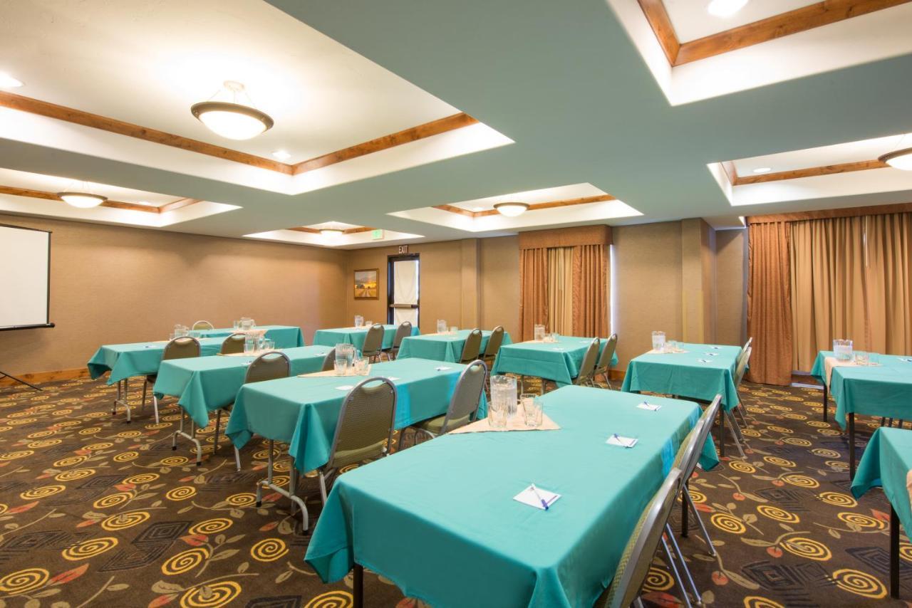 Holiday Inn Express & Suites Douglas By Ihg Exterior photo